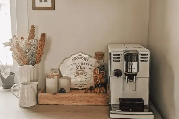 کافی بار خانگی کوچک روی چرخ دستی؛ راحت و جذاب