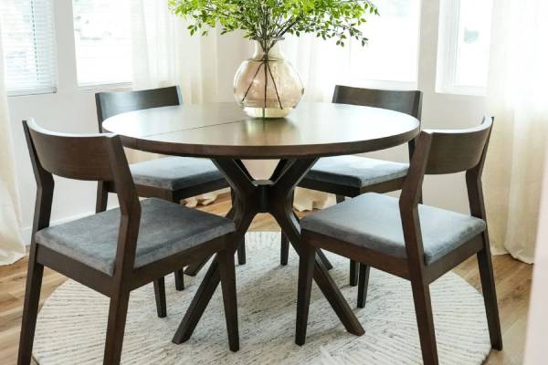 میز ناهار خوری گرد بهتره یا مستطیل؟ 5 مقایسه راحتی صندلیها در میز گرد و مستطیل