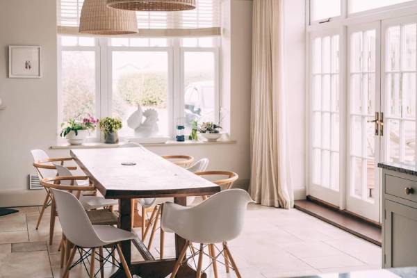 میز ناهار خوری گرد بهتره یا مستطیل؟ 4 مزایای میز ناهارخوری گرد در دکوراسیون داخلی