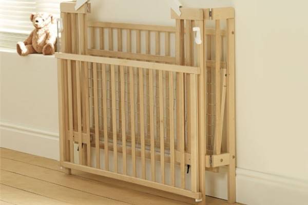 انواع تخت نوزاد برای سیسمونی 4 تخت تاشو؛ راهحل هوشمندانه برای فضاهای محدود